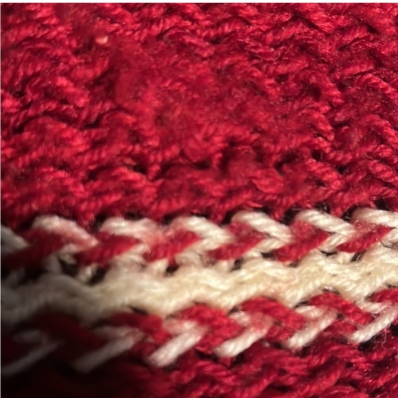 Knitted scarf burgundy red and white vertical striped thick soft knitted scarf - Picture 8 of 9